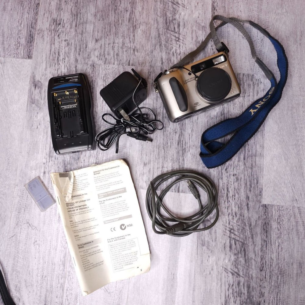 Sony Cybershot 3.3 Megapixel Digital Camera with 8MB Sony Memory Stick - Picture 5 of 14